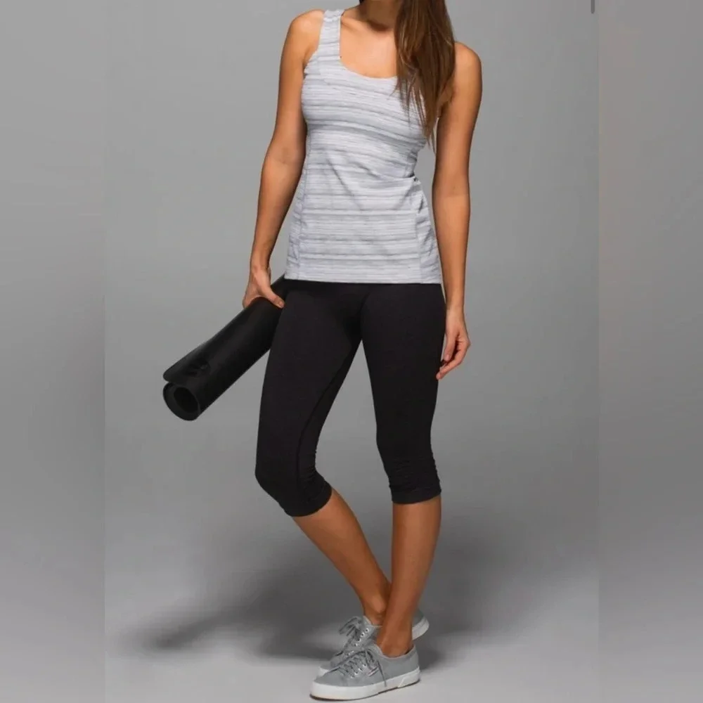 Lululemon Scoop Back Tank in Cyber Stripe White Silver Fox. Size 6